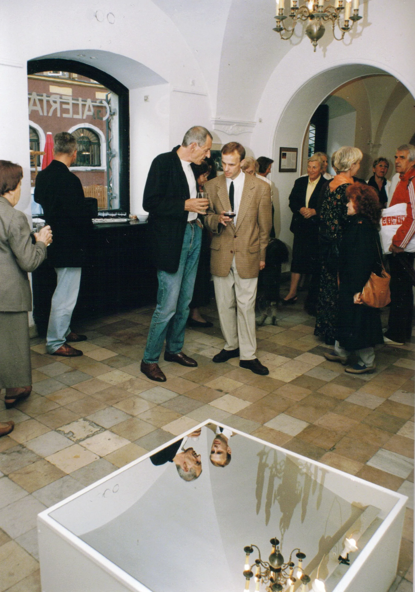 Indywidualna wystawa w Galerii Zapiecek – z Andrzejem Skoczylasem, red. naczelnym Sztuki, Warszawa 1996