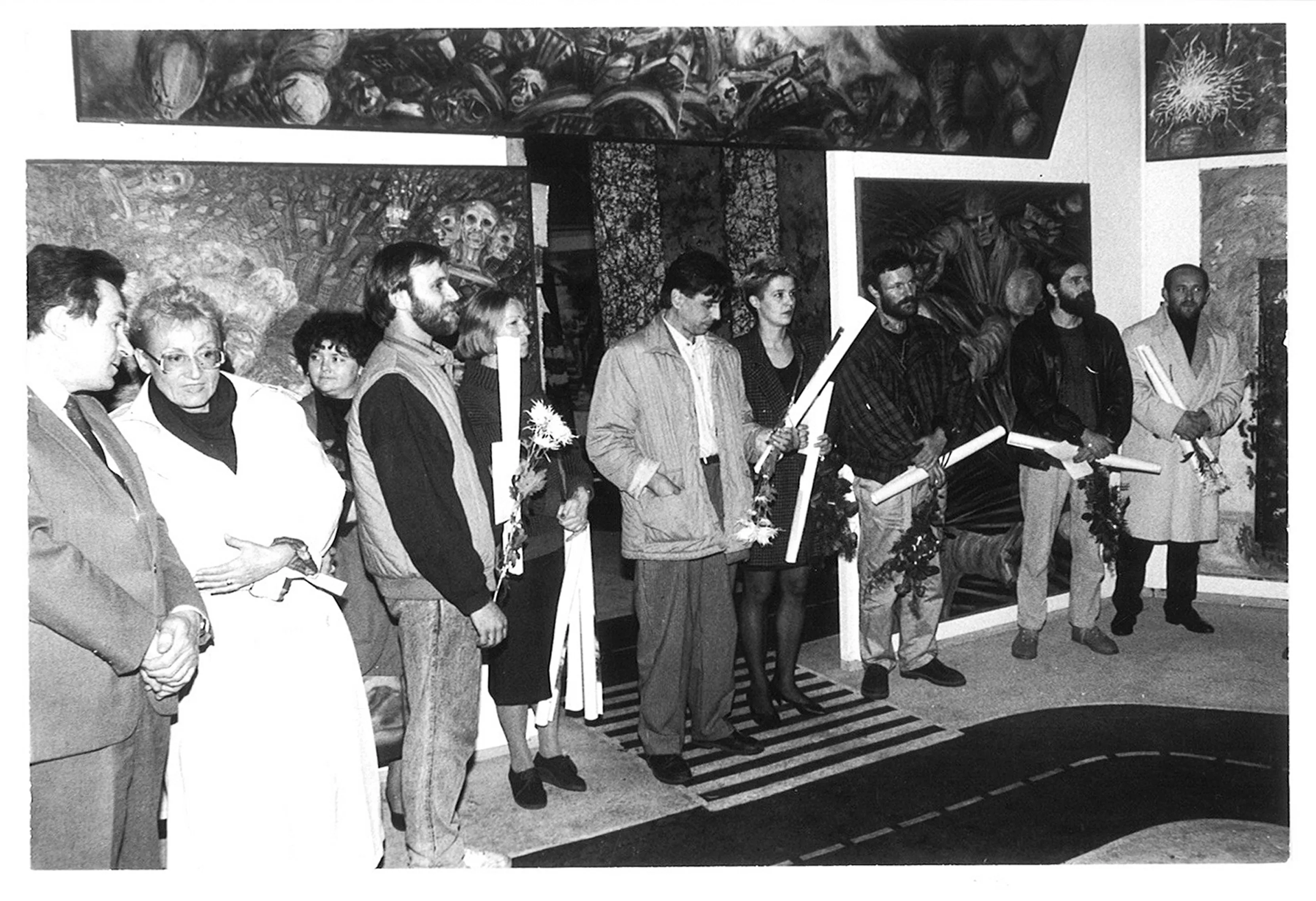Wystawa – Krytycy o Nas, zdjęcie z wernisażu (nagrodzeni artyści), Sopot BWA  1989
