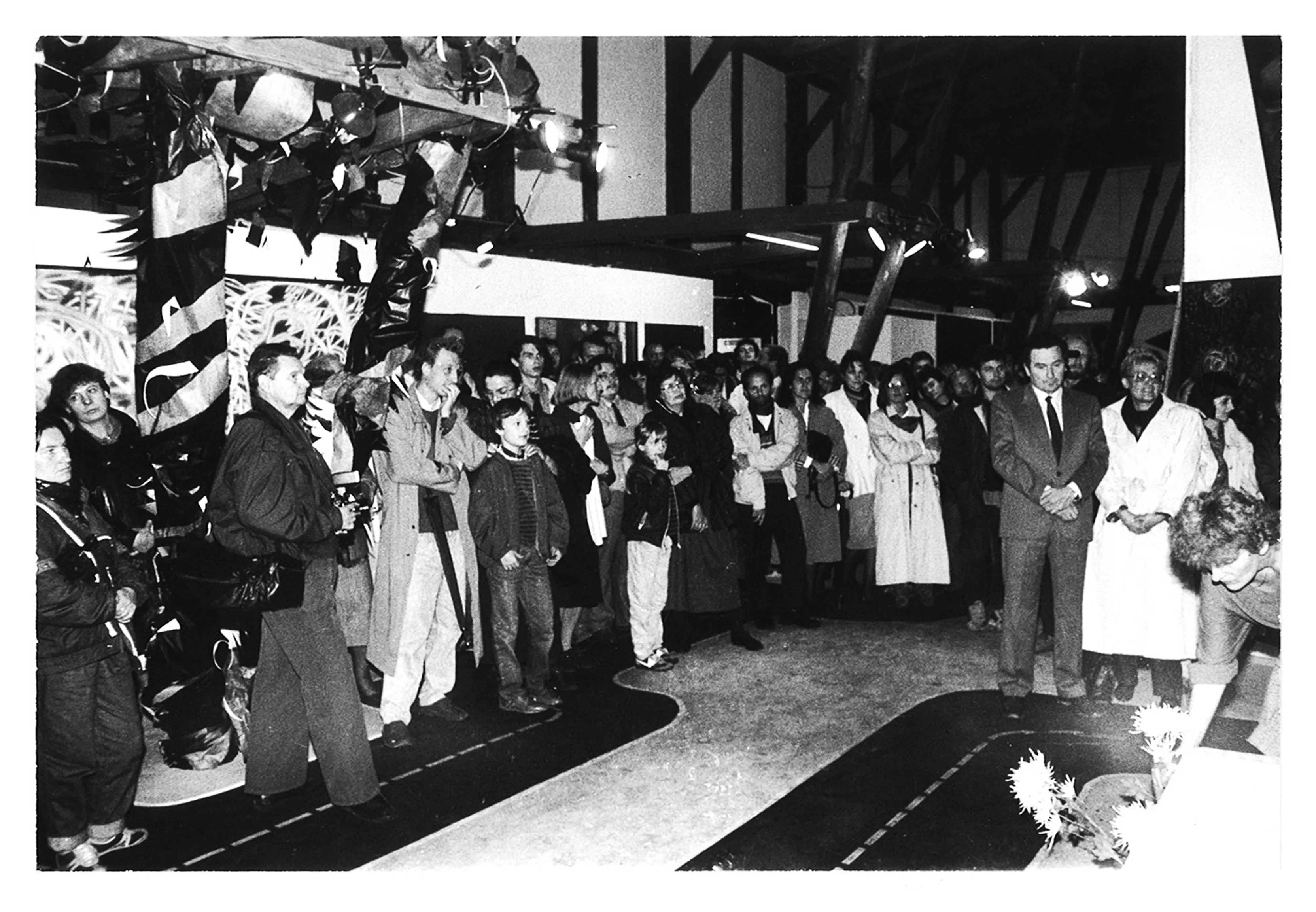 Wystawa – Krytycy o Nas, zaproszeni goście, publiczność wernisażowa, Sopot BWA 1989